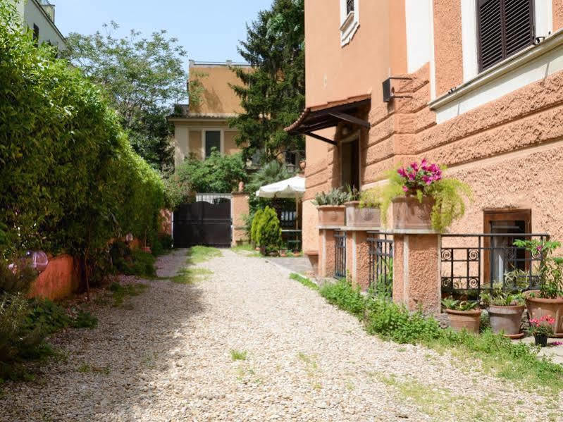 A Vinicius Et Mita Bed & Breakfast Rome Exterior photo